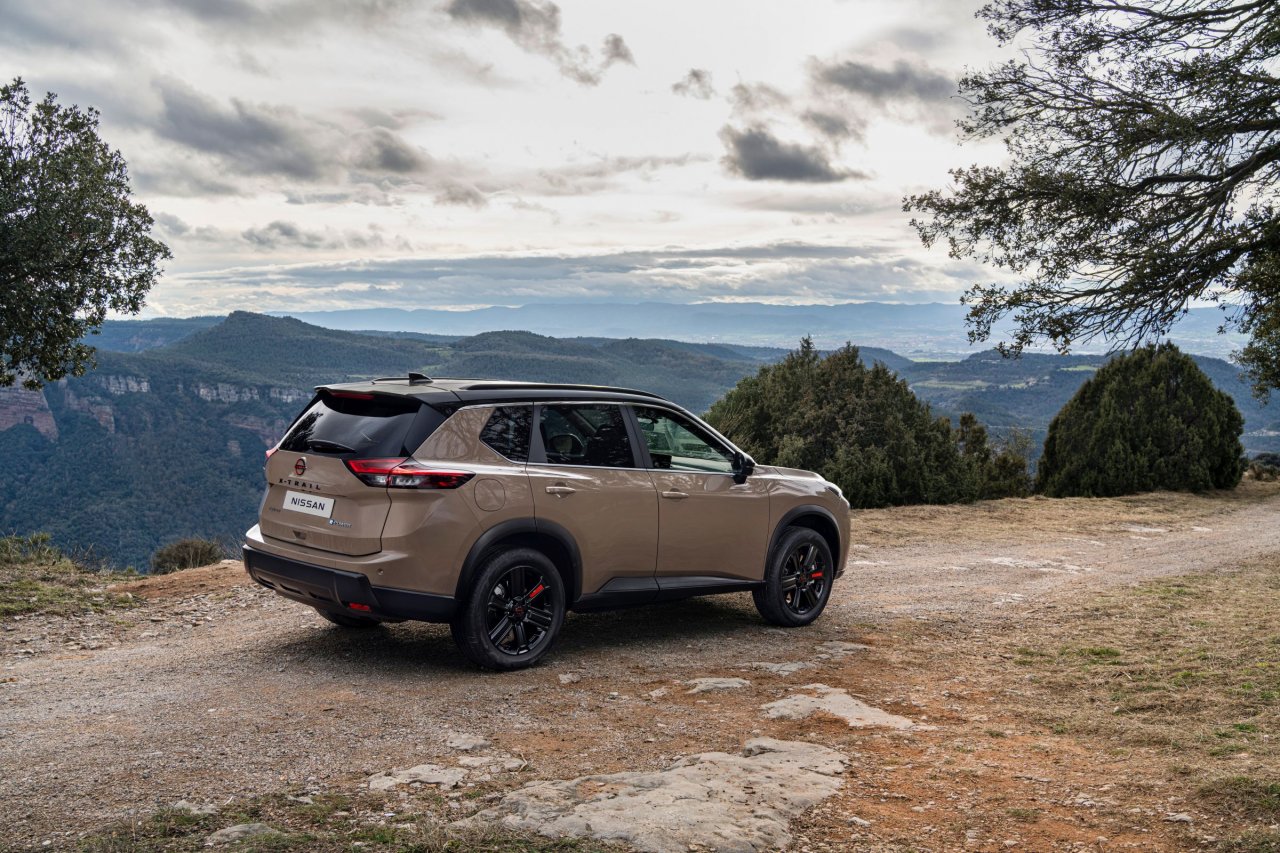 Prenovljeni X-Trail z robustnejšim videzom