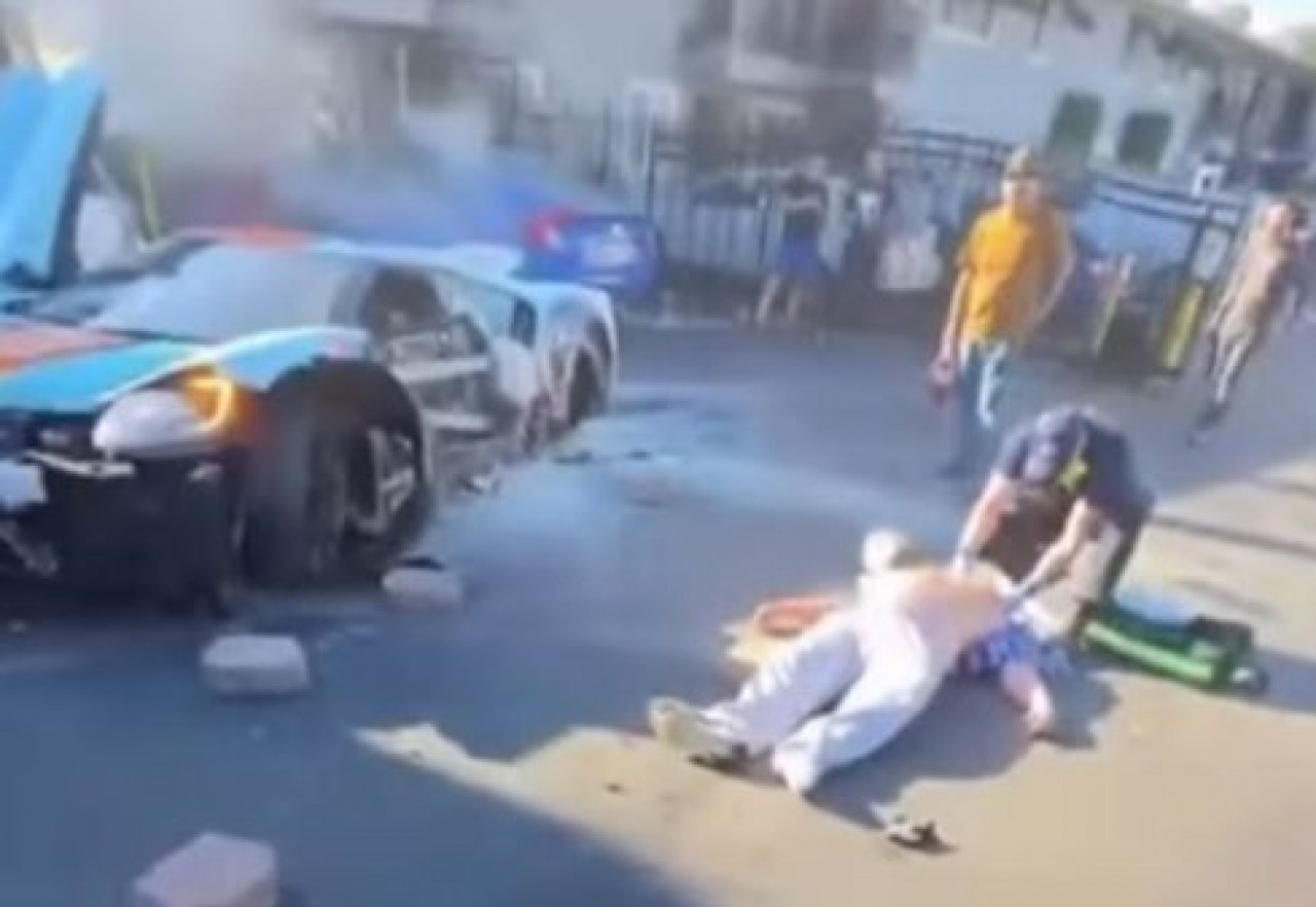 V nesreči uničen dragoceni Ford GT V nesreči uničen dragoceni Ford GT