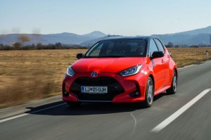 Priljubljena Toyota bo v peti generaciji tudi električna