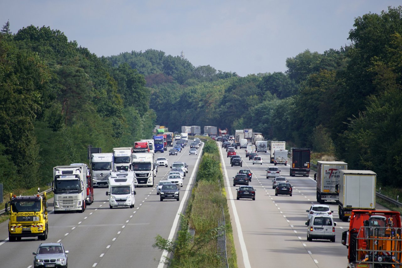 Večina Nemcev podpira omejitev hitrosti na avtocestah