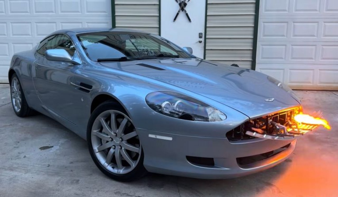 Aston Martin za Jamesa Bonda z metalci ognja