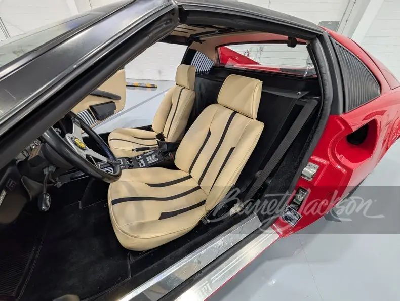 Magnumov Ferrari prodan za skoraj 380 tisočakov