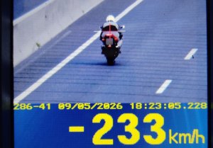 Po gorenjski avtocesti drvel z 233 km/h