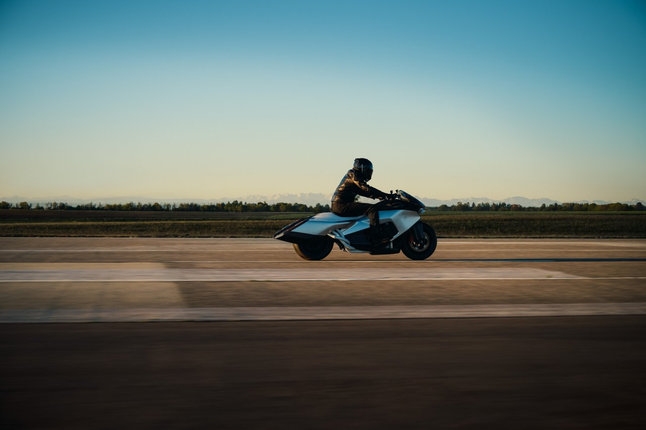 Tako Nemci vidijo prihodnost potovalnih motociklov